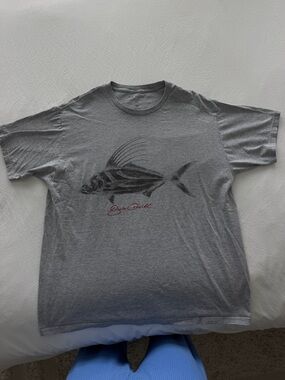 O'Neill Gray Tee with Black Fish Graphic and Red Signature